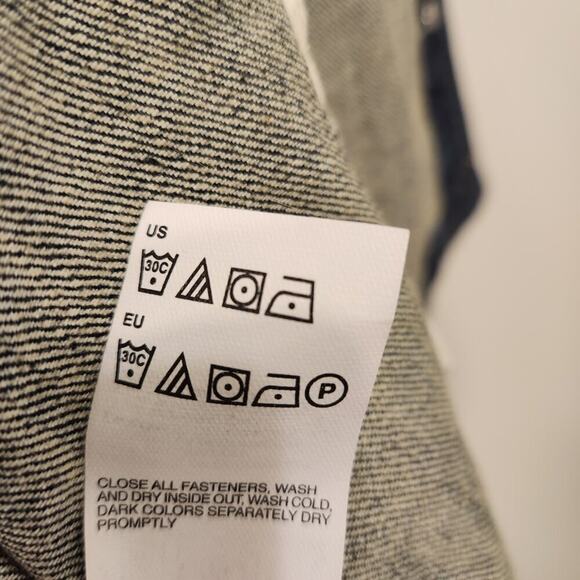 Tommy Hilfiger Jean Jacket Classic Style Preppy Fall Denim Layering - Size M - Picture 10 of 10